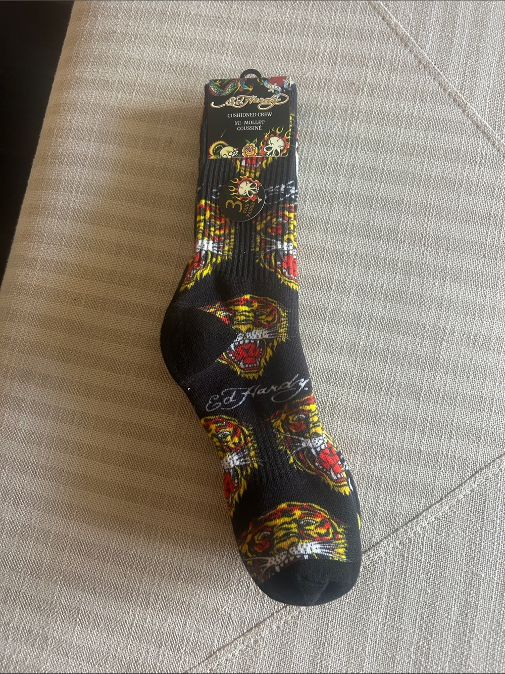 ED HARDY CUSHIONED 3 PAIS CREW SOCJKS SHOE SIZE 6-12 NWT